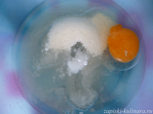 яйца смешать с содой